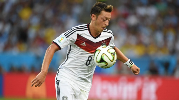Mesut Oezil nie zagra z Polską!