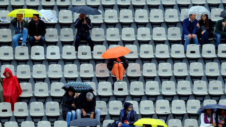Deszcz przeszkadza tenisistom, mecz Kubota w deblu przerwany