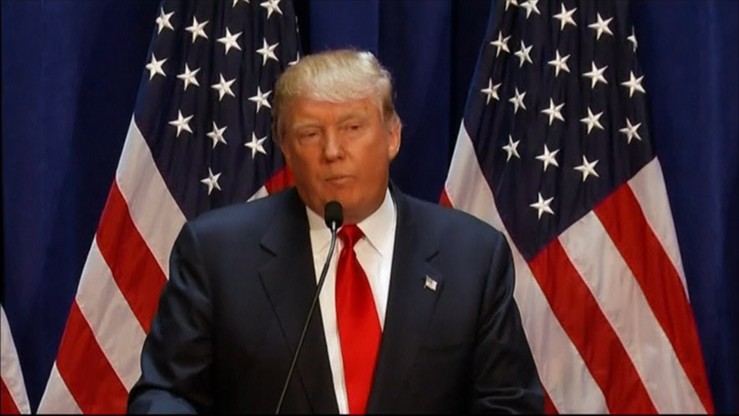 Trump chce odbierać obywatelstwo USA za spalenie flagi