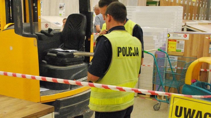 4-latek wpadł pod wózek widłowy. Policja poszukuje świadków