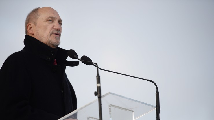 Macierewicz do żołnierzy: tak, jak będziecie się odnosili do ojczyzny, tak będą się zachowywali Polacy