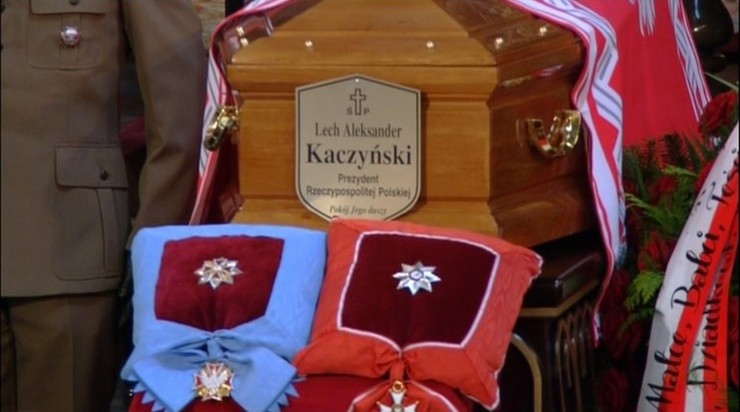 Szef MON: ofiary katastrofy smoleńskiej muszą być wspomniane w każdym apelu z udziałem wojska