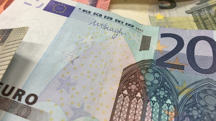 Podrabiali euro, funty i złotówki. Fałszerzom grozi 25 lat więzienia