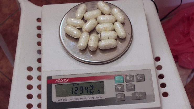 Przed wylotem do Warszawy połknęła 0,75 kg kokainy. "Wciąż wydala z organizmu kapsułki"