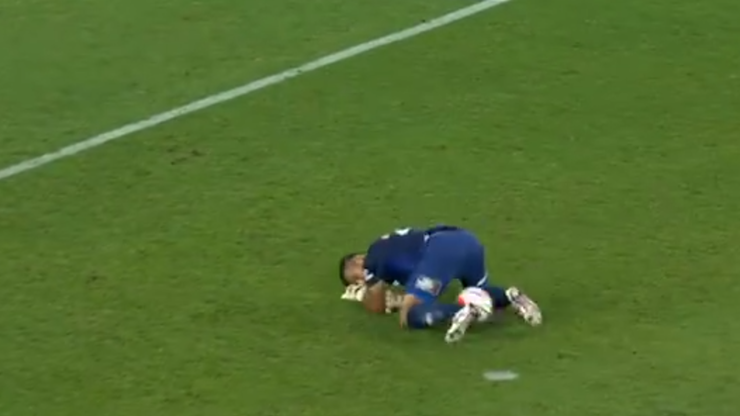 Jak założyć "siatkę" samemu sobie? Z odpowiedzią spieszy bramkarz Brisbane (WIDEO)