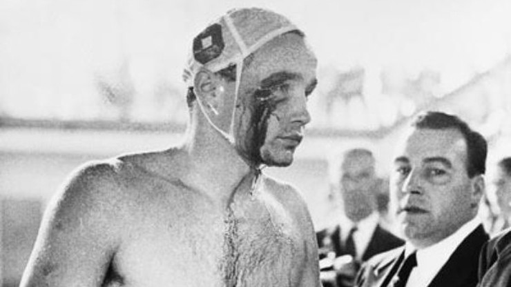 Sport, krew i dziurawe flagi