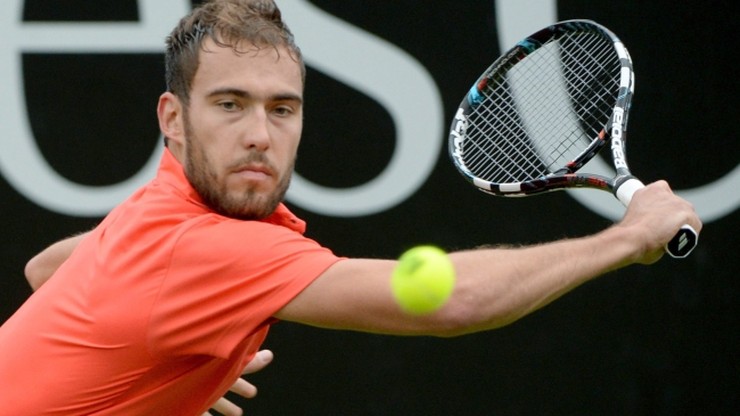 Janowicz awansował do drugiej rundy w Halle