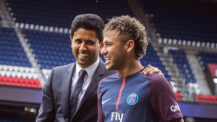 Najwięksi przeciwko Barcelonie. PSG blokuje jej transfery