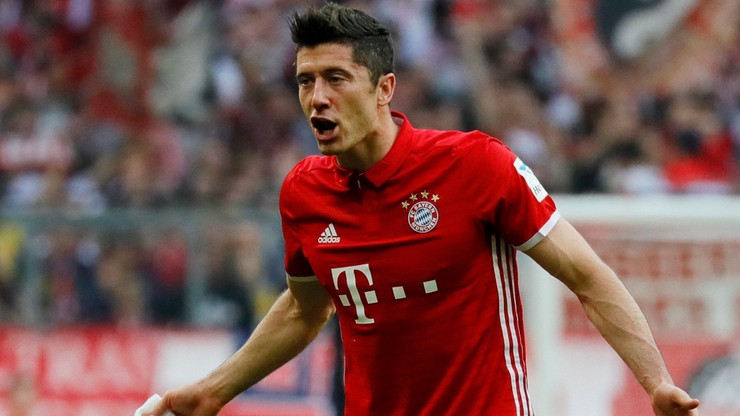 Po stłuczeniu barku nie ma już śladu! Lewandowski robi fikołki (WIDEO)