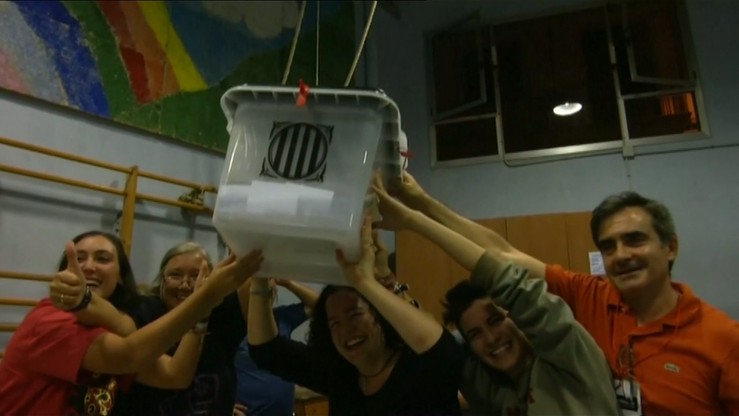 Jak Katalończycy przeprowadzili referendum mimo zakazu Madrytu? "To była zabawa w kotka i myszkę"