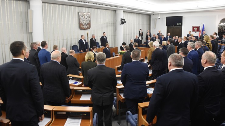 Senat wznowił obrady; opozycja chciała, żeby je odroczyć