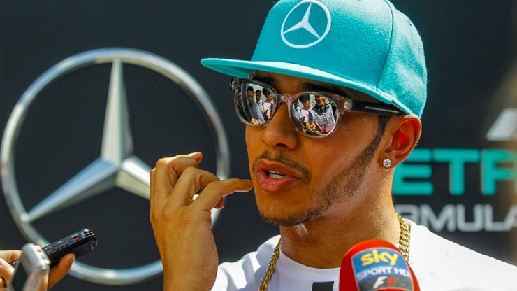 Pole position w deszczowej Malezji dla Hamiltona