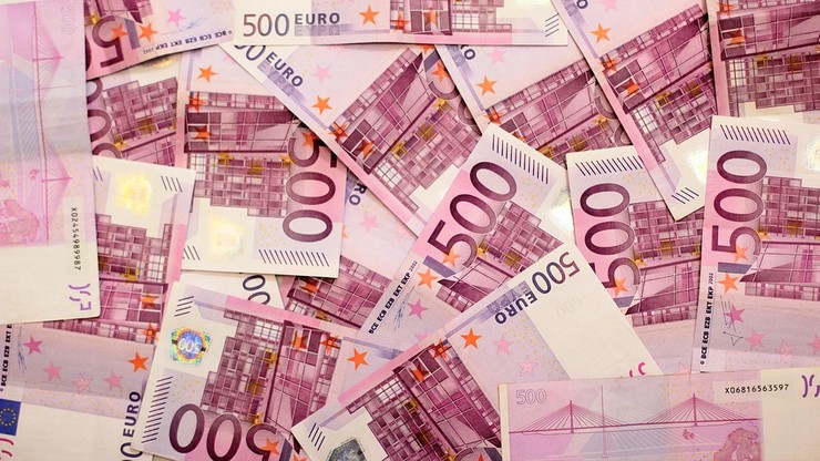 30 mln euro odprawy dla szefa Telecomu. Oburzenie we Włoszech