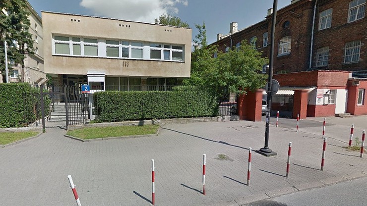 Funkcjonariusze BOR ugasili płonący rękaw mężczyzny przed wejściem do MSWiA. "Nie było kontaktu"