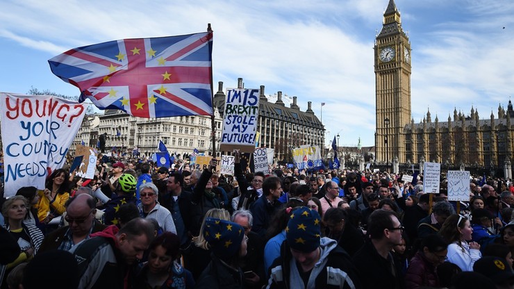 Tłumy na ulicach Londynu. Manifestacja przeciwników Brexitu