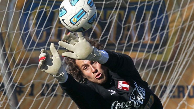 Obronił cztery karne i strzelił gola! Bramkarz bohaterem meczu