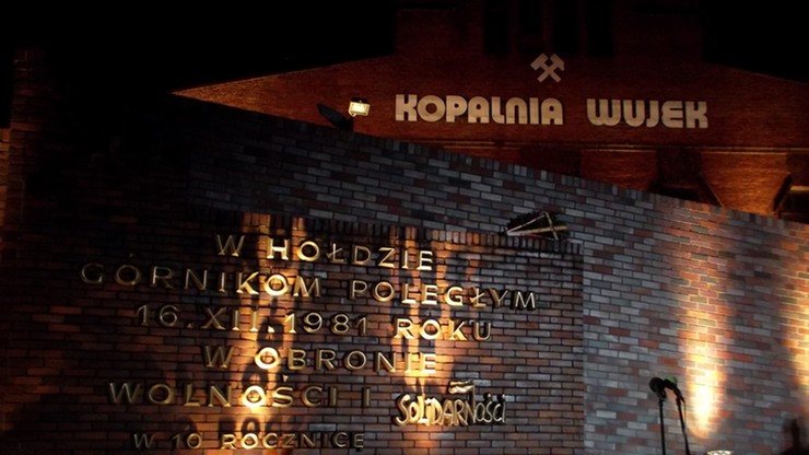 41 proc. Polaków uważa wprowadzenie stanu wojennego za słuszne