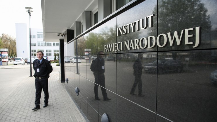 IPN: nie przyjmujemy do wiadomości zawieszenia legalizacji polskich pomników