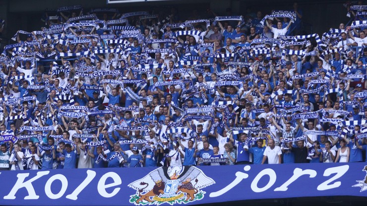 Twitter o Lechu: Za kilka lat UEFA będzie zamykać stadiony za polskie flagi