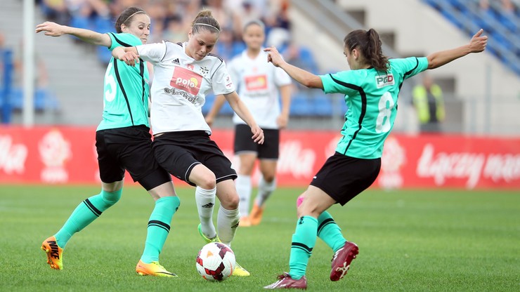 Pół roku minęło - piłkarki wracają na boiska