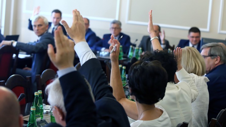Sejmowa komisja skończyła prace nad projektem nowej ustawy o TK. Poprawki opozycji odrzucone