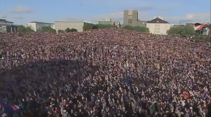 Euro 2016: Reykjavik świętuje! Gorące powitanie islandzkich piłkarzy