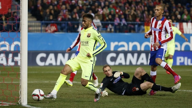 Grad goli przed przerwą na Vicente Calderon. Barca znowu lepsza od Atletico