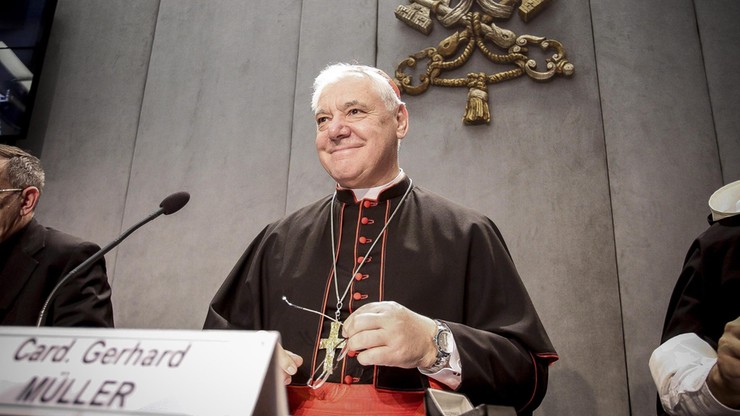 "Nie zezwala się na przechowywanie popiołów zmarłych w domu". Kościół ogłosił instrukcję o pochówku