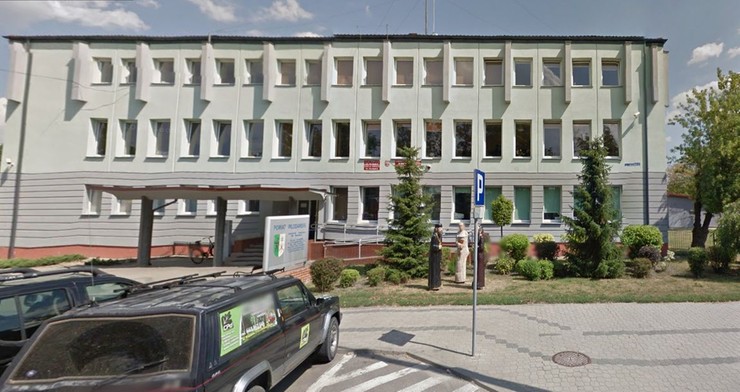 Rzeźby przed Starostwem Powiatowym we Włodawie