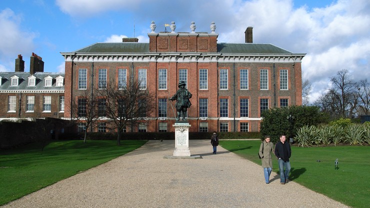 Zmarł mężczyzna, który podpalił się przed Pałacem Kensington w Londynie