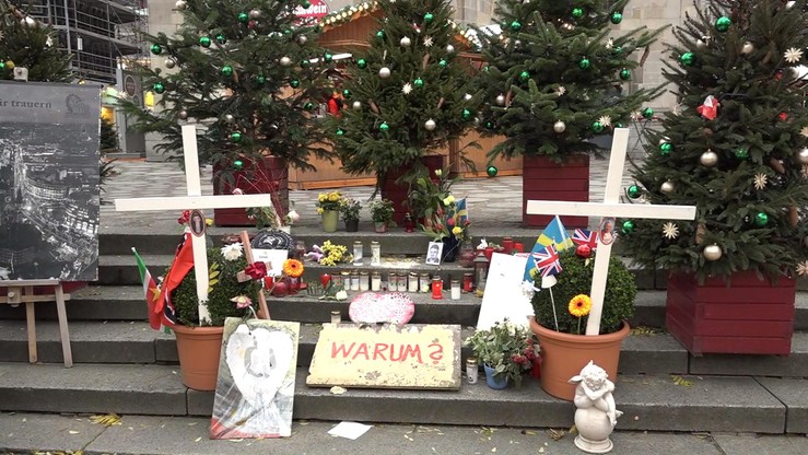 "Zamach jest także tragicznym następstwem politycznej bezczynności Pani rządu". Rodziny ofiar zamachu w Berlinie krytykują Merkel