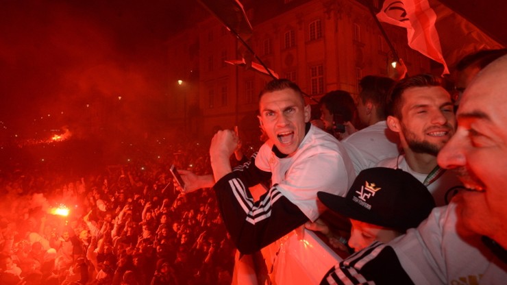 Legioniści świętowali z kibicami na Placu Zamkowym