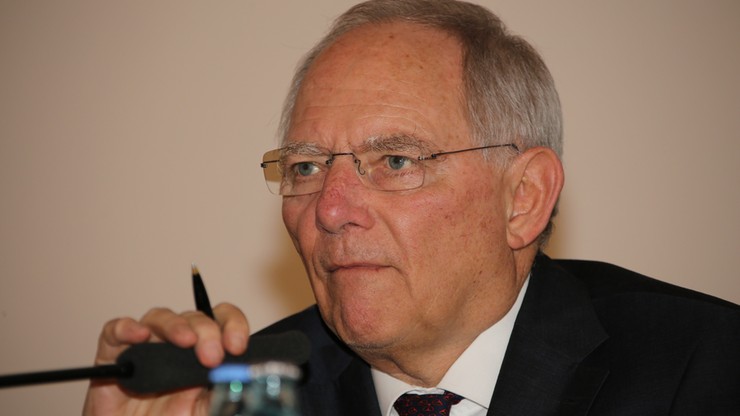 Schaeuble: Musimy dramatycznie obniżyć liczbę uchodźców, inaczej nie damy rady