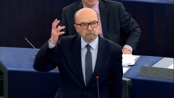 "Nie zna podstawowych faktów dotyczących sporu o TK". Legutko o Timmermansie
