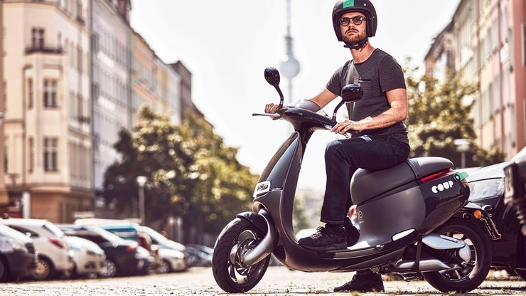 Elektryczny skuter z aplikacji. W Berlinie ruszyła platforma wypożyczania jednośladów