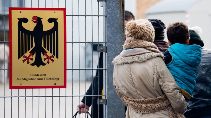 965 tys. imigrantów przybyło do Niemiec. Ponad połowa z Syrii