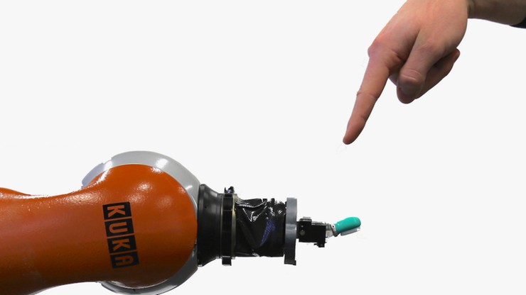 Uczą roboty reagować na ból. Zobacz, czy się udało