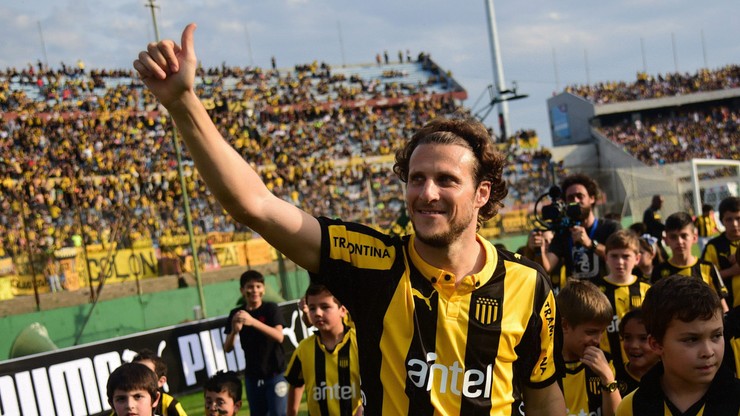 Forlan w Ekstraklasie? Polski klub walczy o pozyskanie legendy