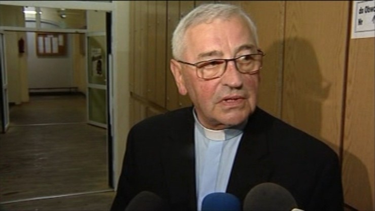 Bp Pieronek: jako chrześcijanie musimy być otwarci na uchodźców