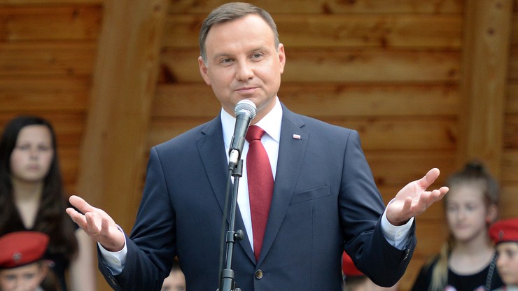 CBOS: 55 proc. Polaków dobrze ocenia prezydenta. Gorsze notowania TK