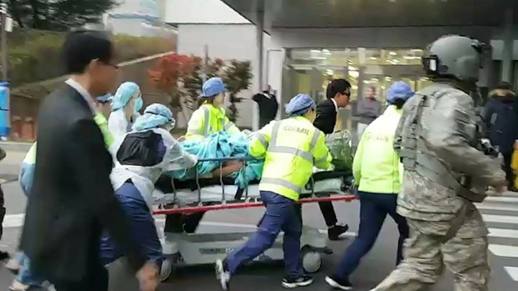 "Nie widziałem takich obrażeń w ciągu ponad 20 lat mojej kariery". Lekarz o stanie zdrowia żołnierza, który uciekł z Korei Północnej