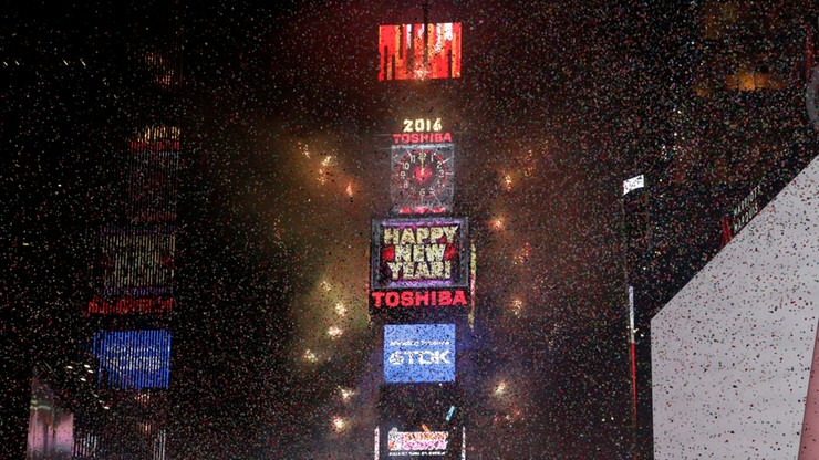Nowy Jork: spokojna zabawa miliona ludzi na Times Square